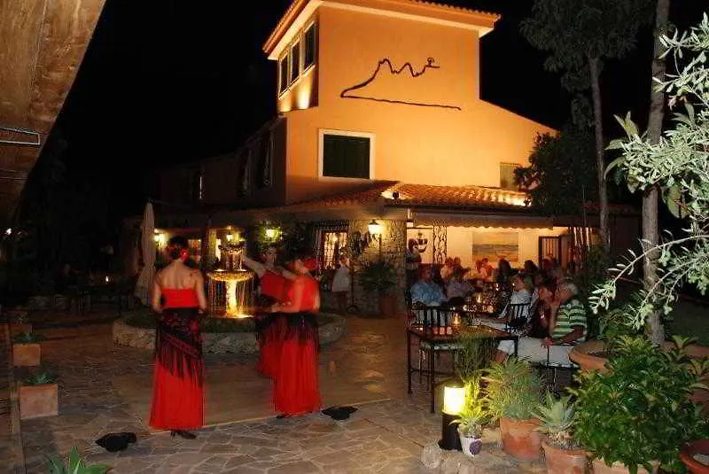 Hotel Petit Cala Fornells Peguera 5*,